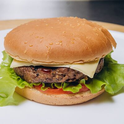 Бургер с говядиной в Мастер шашлыка по цене 499 ₽