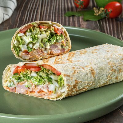 Ролл с томленой говядиной в Солянка Крафт Бар по цене 705 ₽