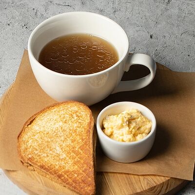 Куриный бульон со скрэмблом и бриошью в Кэрри по цене 195