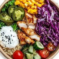 Мексиканский боул с курицей и киноа в Севи Бистро