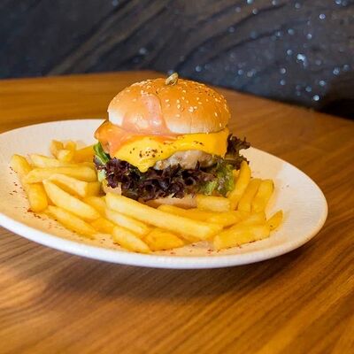 Бургер с говяжьей котлетой в Сицилия бедда по цене 1050 ₽