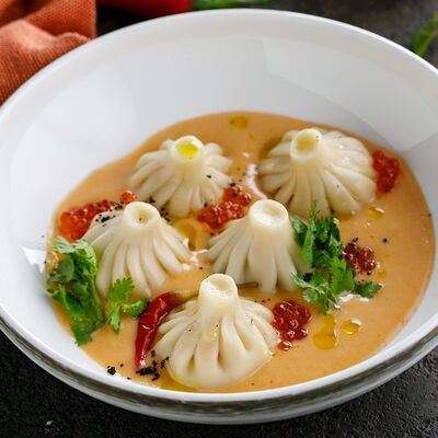 Патари хинкали в соусе Том ям в Баклажан в ТЦ 