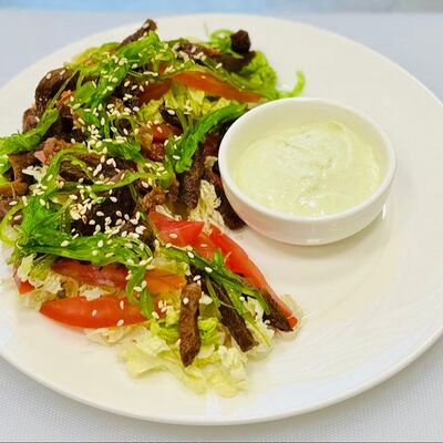 Салат с говядиной в Суши NEW Пицца по цене 395 ₽