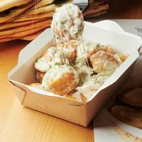 Жареные пельмени с курицей и плавленым сыром в PEL'MENNO Пельмени и Вареники