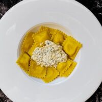 Равиоли с картофелем и беконом в Fettuccine pasticceria