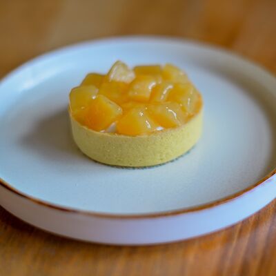 Тарт с персиком в Дюшес по цене 390