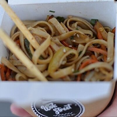 Лапша с лососем в Wok Street по цене 539 ₽