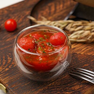 Томаты с чесноком, кинзой и аджикой в собственном соку в Абрамовъ по цене 420 ₽