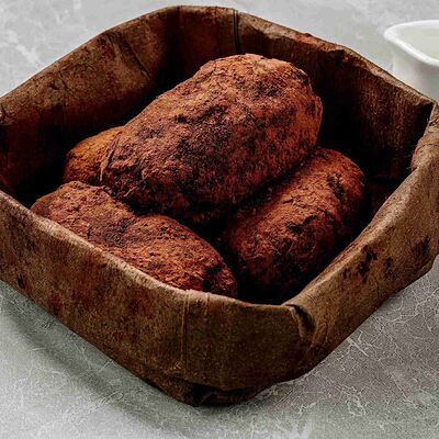 Пирожное картошка с соусом Бейлис в Крем кафе по цене 460 ₽