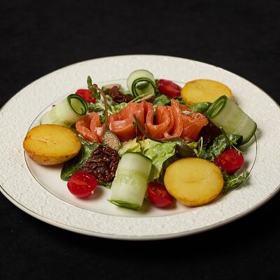 Салат со слабосоленым лососем в Duran по цене 590 ₽
