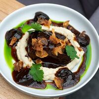 Телячьи щеки в соусе хойсин в Wine Сonnection