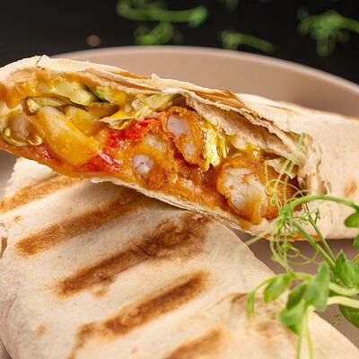 Шаурма с креветкой острая стандартв Oji по цене 650 ₽