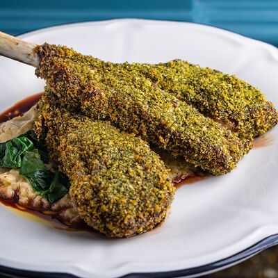 Корейка ягненка с копченым баклажаном в Итальянцы по цене 1720 ₽