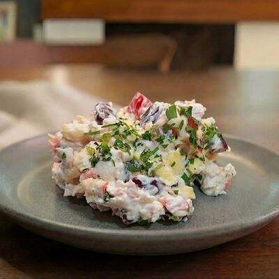 Салат с фасолью и помидорами в Кулинария Камин по цене 345 ₽