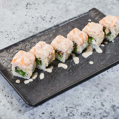 Ролл с угрем, креветкой и соусом гамадари в Belochka по цене 960 ₽