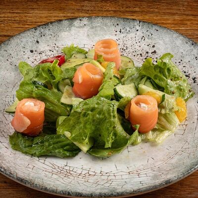 Салат с лососем в Cernovar по цене 660 ₽