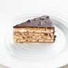 Торт с черносливом, сметанным кремом и грецким орехом в Gallery to go по цене 770