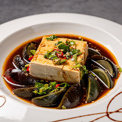 Яйца по-императорски Сун Хуа Дань с тофу в Soluxe Club по цене 1300 ₽