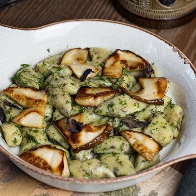 Картофельные галушки с белыми грибами в Старый город по цене 500