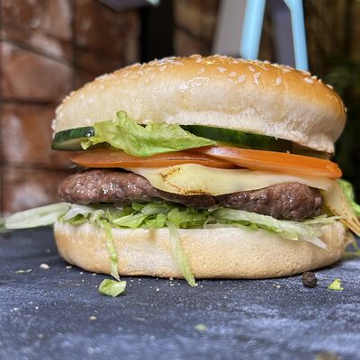 Бургер с сочной индейкой в Тема по цене 250 ₽