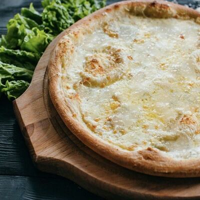 Пицца Три сыра в Krutli по цене 699 ₽