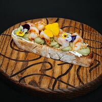 Брускетта с креветками и сладким чили в Tutto Pizza