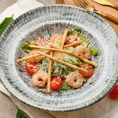 Салат Цезарь с креветками в Casa Trattoria по цене 650 ₽