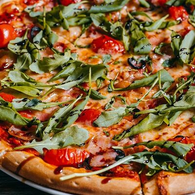 Пицца Бекон и рукола в Синьор Помидор по цене 490 ₽