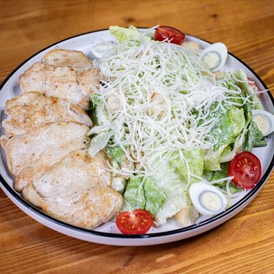 Салат Цезарь с курицей в Марено по цене 940 ₽