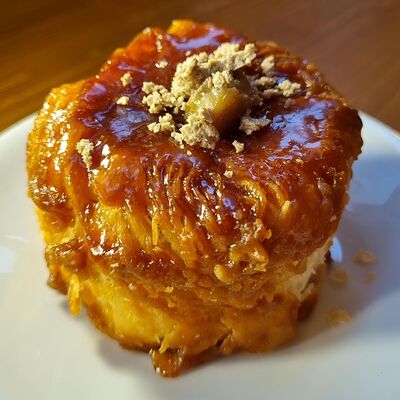 Булочка Kouign Amann c халвой в Блеск по цене 160