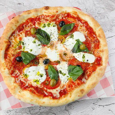 Пицца Капрезе в Биродром и Панчетта по цене 780 ₽