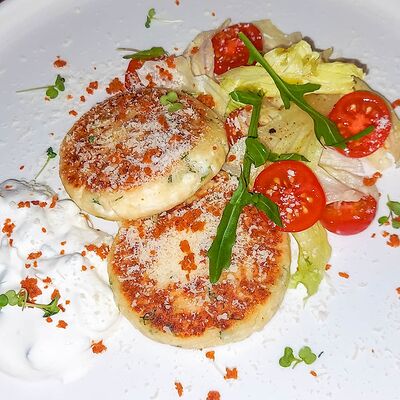 Сырники с Пармезаном и зеленью Не сладкие Новинка в Travelers Coffee по цене 595 ₽