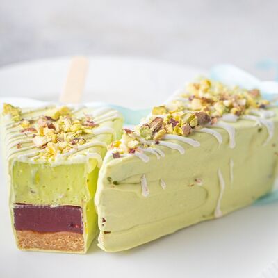 Чизкейк на палочке Фисташка-малина в Сладкое бюро по цене 450 ₽