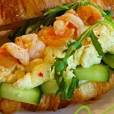 Круассан-скрэмбл с креветками в KOOK по цене 860 ₽