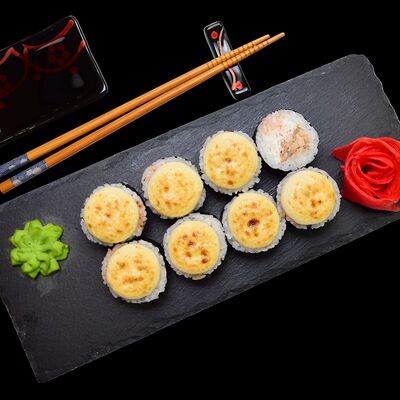 Запеченный ролл Кабуки в 4 Лосося по цене 499