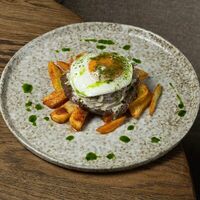 Бифштекс из говядины с картофелем фри стейк-хаус в БарТо