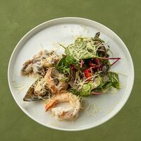 Салат с морепродуктами в Шашлычара