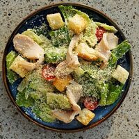 Цезарь с курицейв Foodmarket