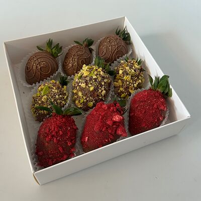 Клубника в шоколаде набор Яркая жизнь в Klubnichno по цене 2270 ₽