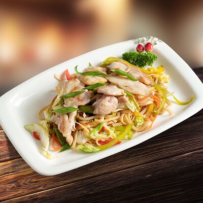 Яки-удон лапша с курицей в Суши Рай по цене 549 ₽