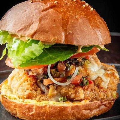 Бургер с тигровыми креветками в Clever Irish Pub по цене 32 р.