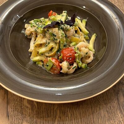 Паста с креветками, цукини и кальмаром в Опера траттория по цене 1015 ₽