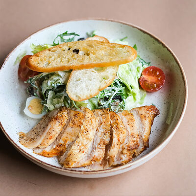 Салат с курицейв СВОИ по цене 24 р.