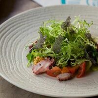 Салат с осьминогом и соусом ромеско в Па-Паэлья