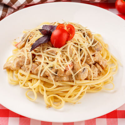 Паста с курой и грибами в Lucky Pizza по цене 319 ₽