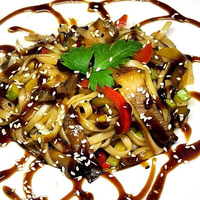 Удон со свининой в остро-сладком соусе в Iago по цене 640 ₽