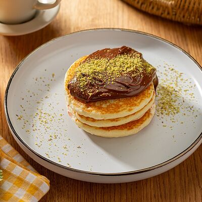 Оладьи с шоколадно-ореховой пастой Нутелла в Пока горячее по цене 460 ₽