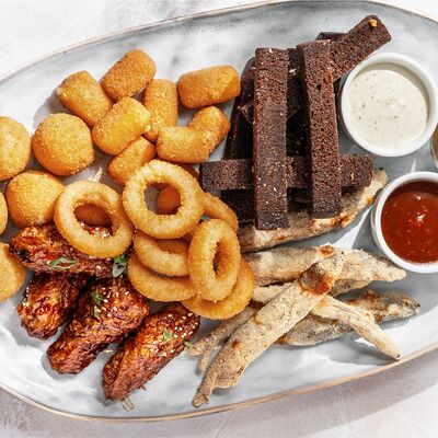 Ассорти горячих закусок L в BEERMAN&Schlitz по цене 1690 ₽