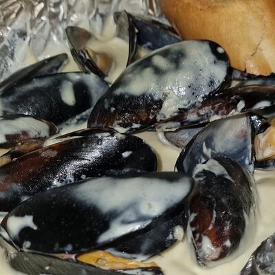 Мидии в сливочном соусе в Mixrolls по цене 800 ₽