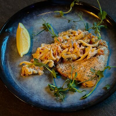 Горбуша с морепродуктами в Жар-пицца по цене 560 ₽